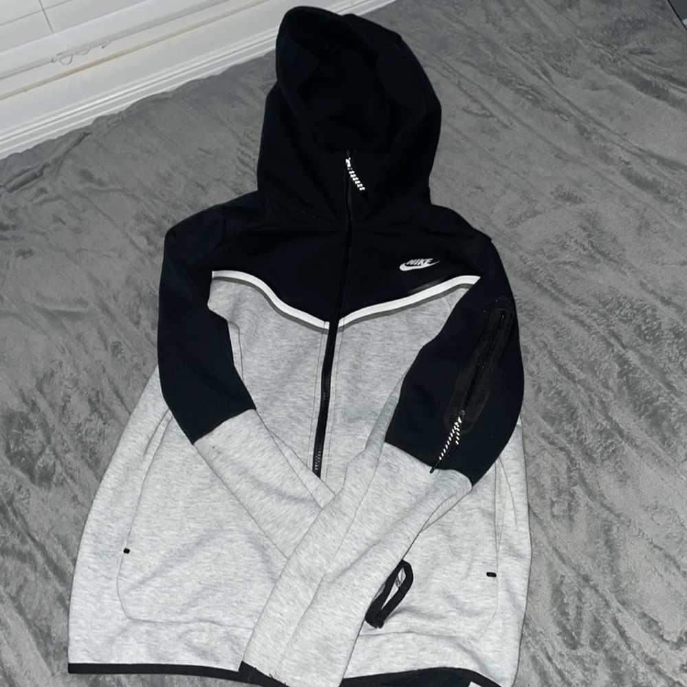 Nike Tech Fleece (Black n White)